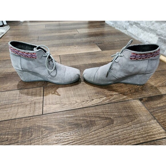 Toms Boots Womens 8 Desert Ankle Booties Grey Suede Round Toe Wedge Heels - Picture 3 of 10